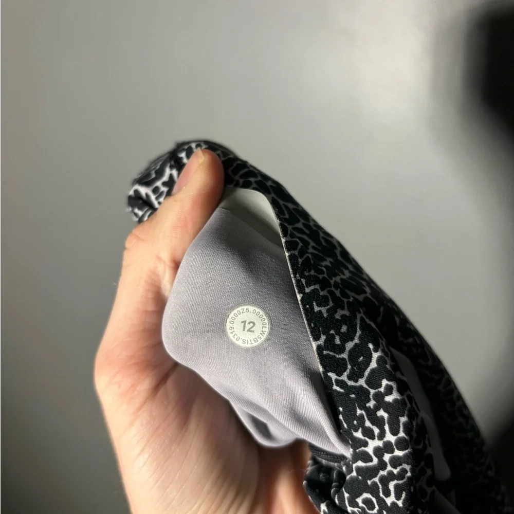 Lululemon In Movement Tight 25